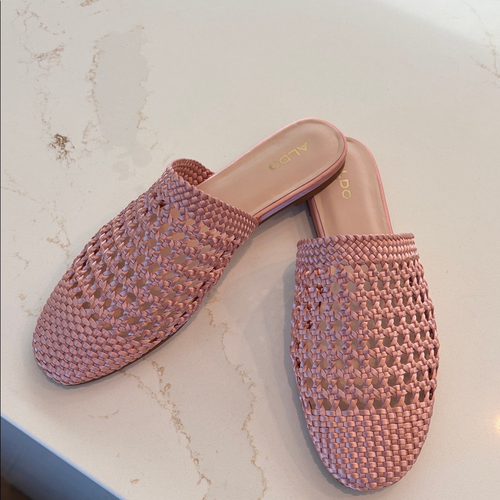NWOT ladies Aldo Rose Pink Woven Mules US 10